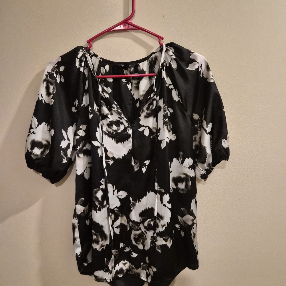 Simply Vera Vera Wang Black and White Floral Tie-Neck Blouse